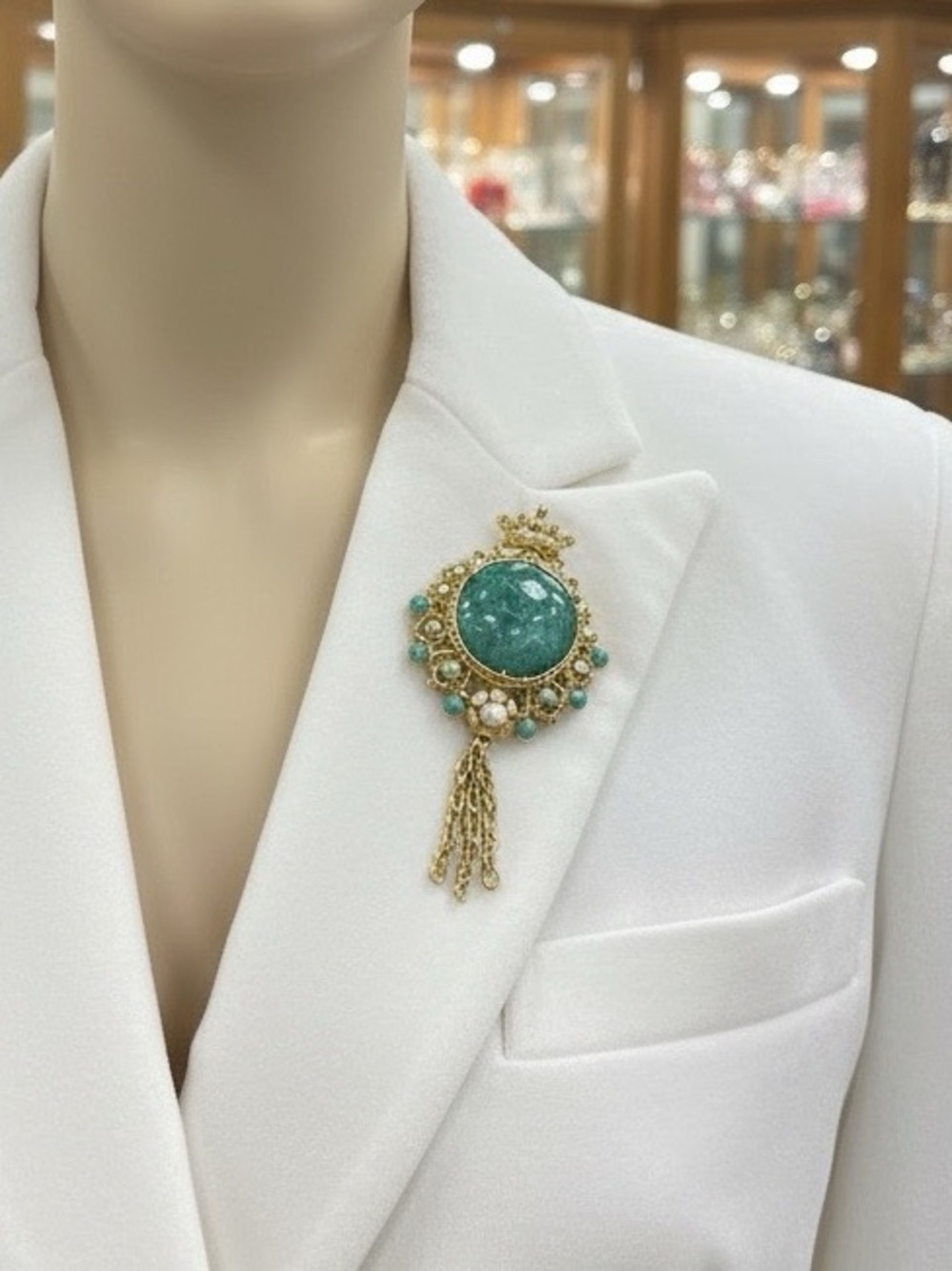 Vintage Florenza Crown Medallion Peking Glass Brooch